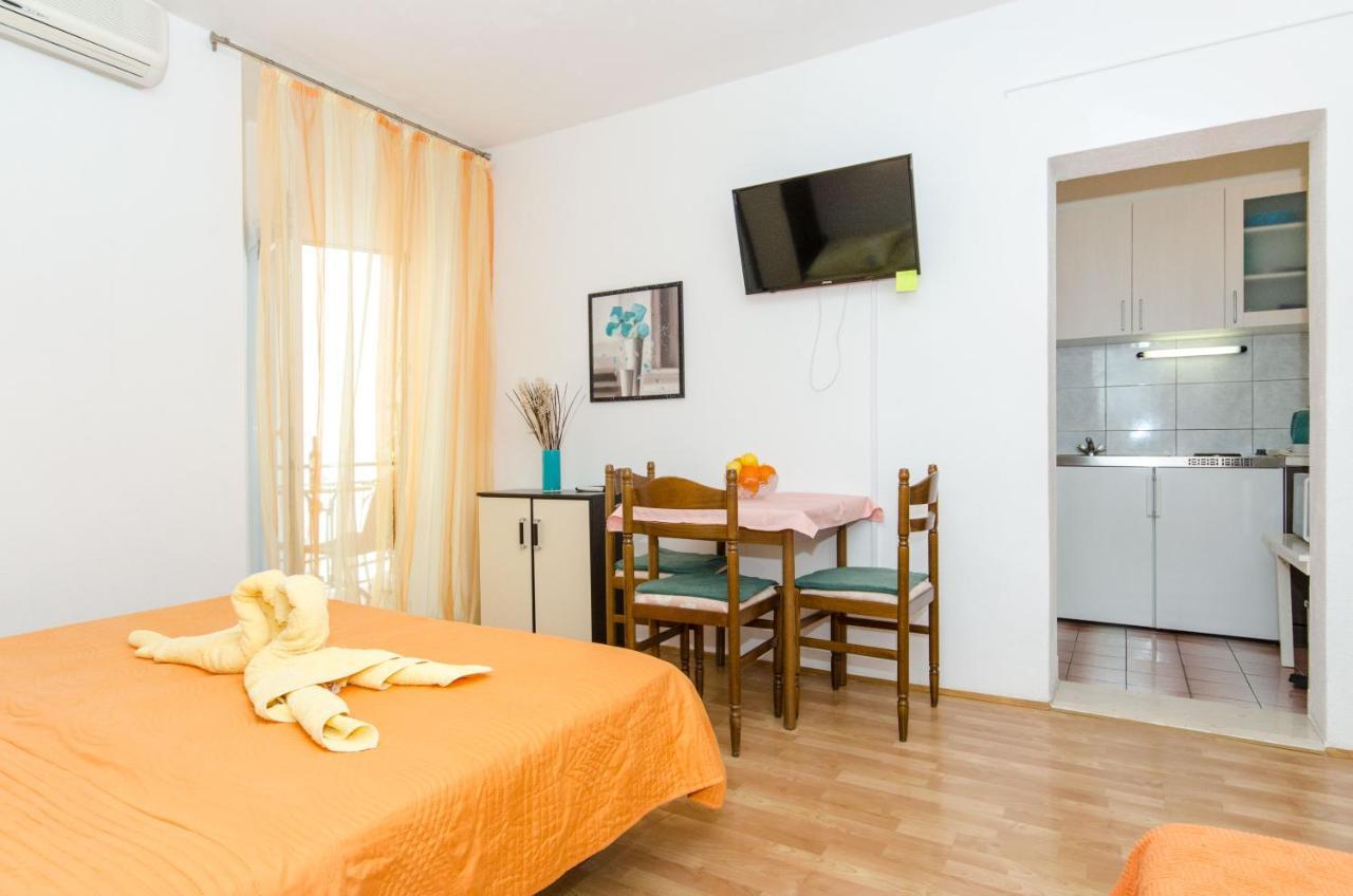 Knezovicapartments Zivogosce Bagian luar foto