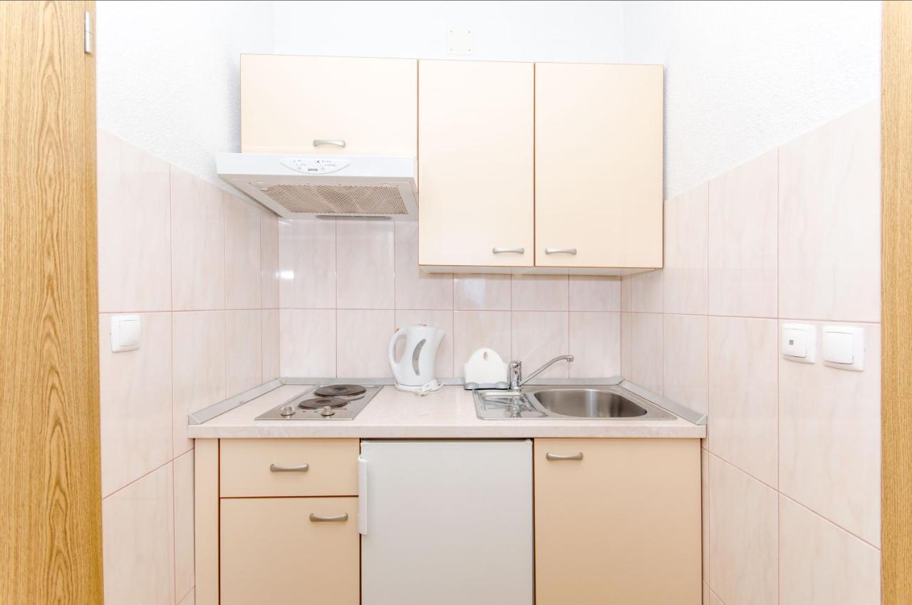 Knezovicapartments Zivogosce Bagian luar foto