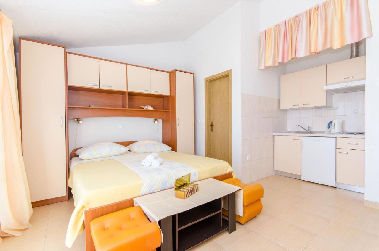 Knezovicapartments Zivogosce Bagian luar foto