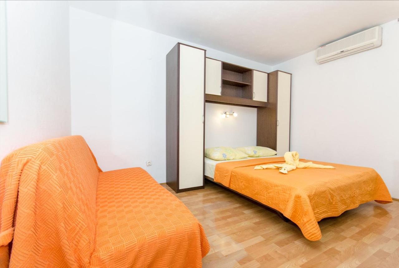 Knezovicapartments Zivogosce Bagian luar foto