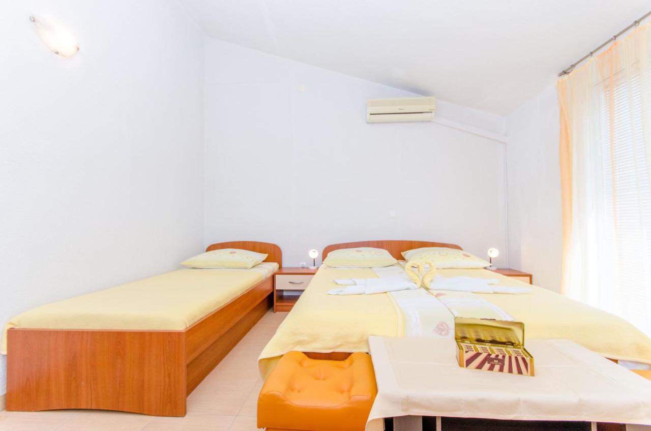 Knezovicapartments Zivogosce Bagian luar foto
