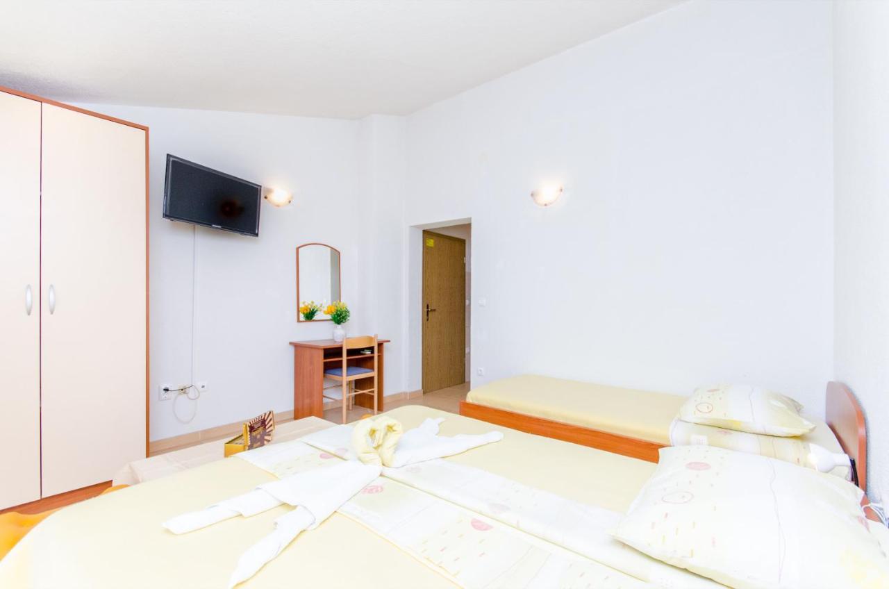 Knezovicapartments Zivogosce Bagian luar foto