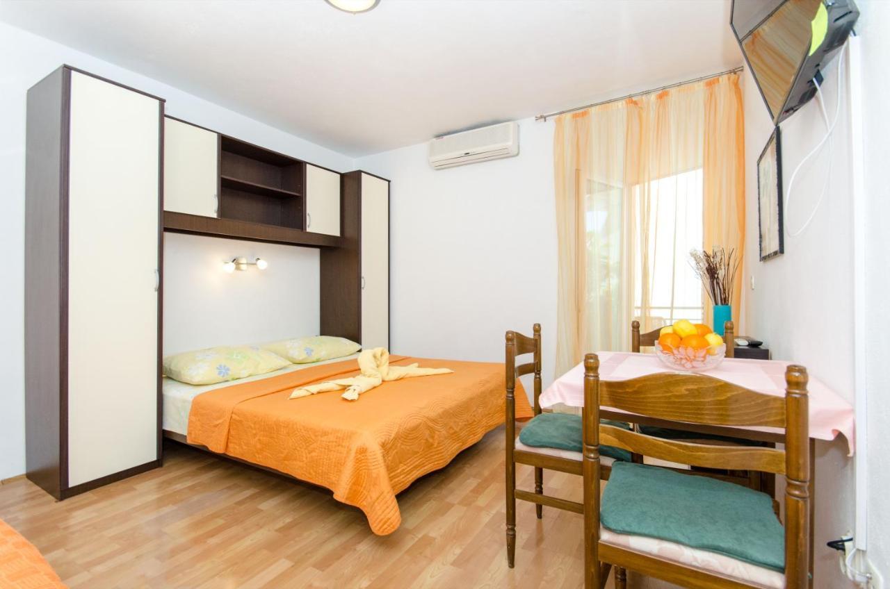 Knezovicapartments Zivogosce Bagian luar foto